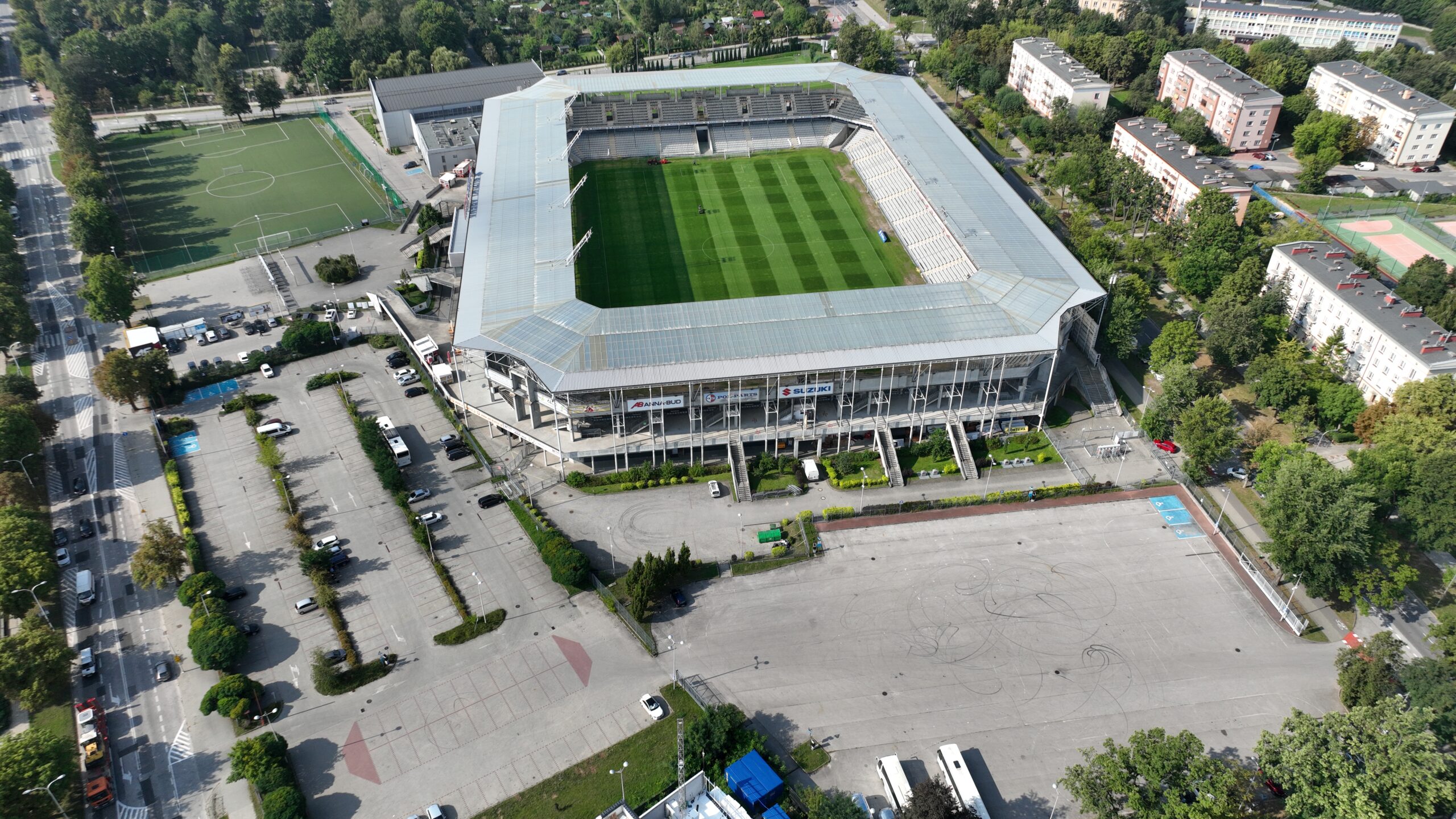 Parkingi przy stadionie miejskim na ul. Ściegiennego