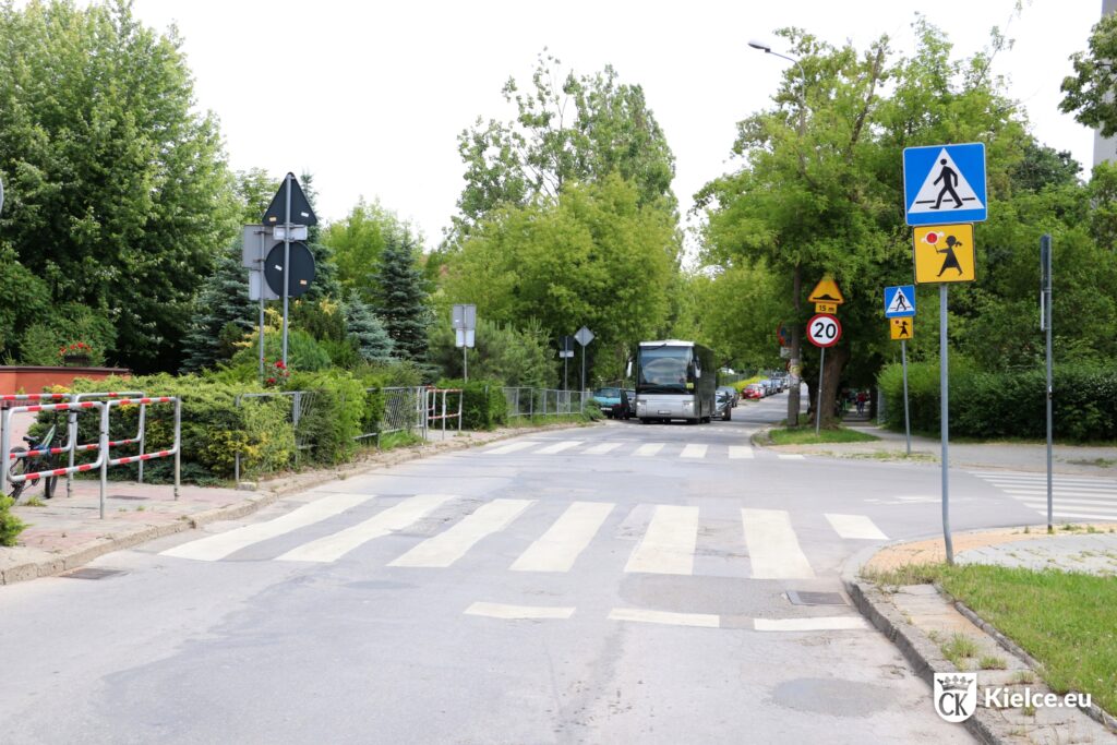 Przejście dla pieszych na skrzyżowaniu Lecha i Chrobrego