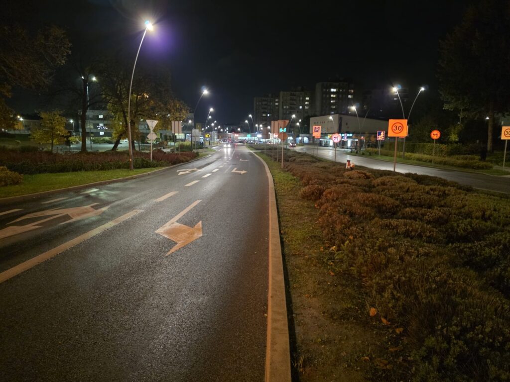 ulica Czarnowska przed wymianą oświetlenia