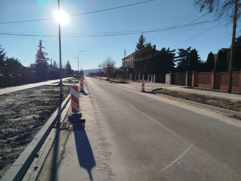 Ulica Górników Staszicowskich w trakcie prac modernizacyjnych