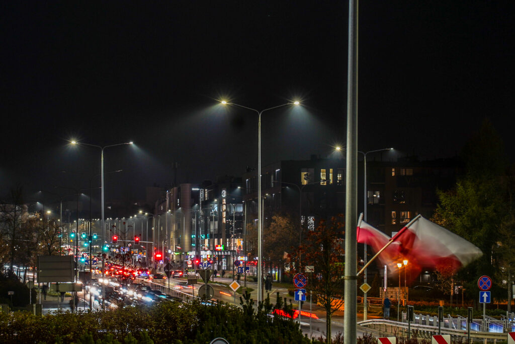 Aleja IX Wieków Kielc po zmroku