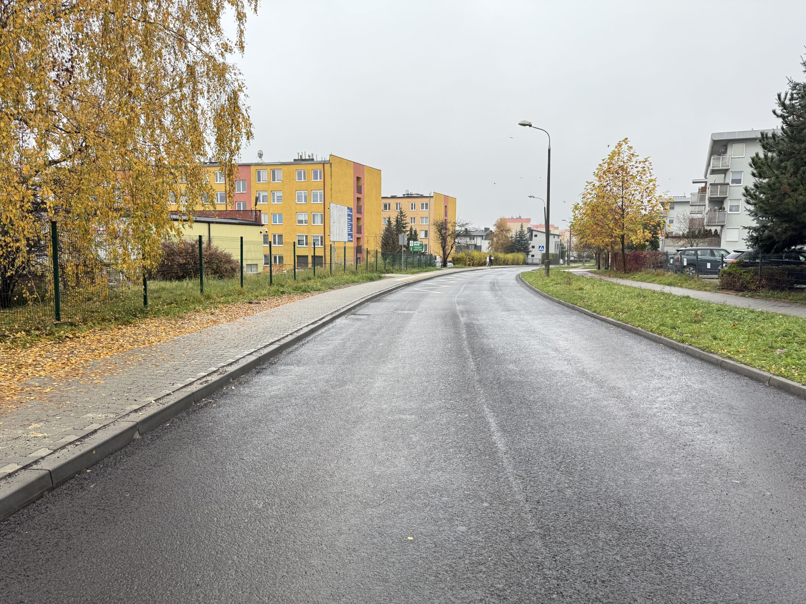 Ulica Kołłątaja po remoncie nakładkowym - jesień 2025