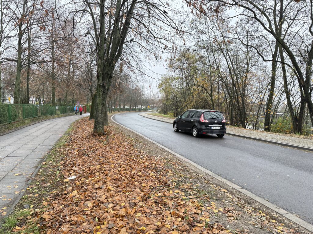 Ulica Kołłątaja po remoncie nakładkowym - jesień 2025