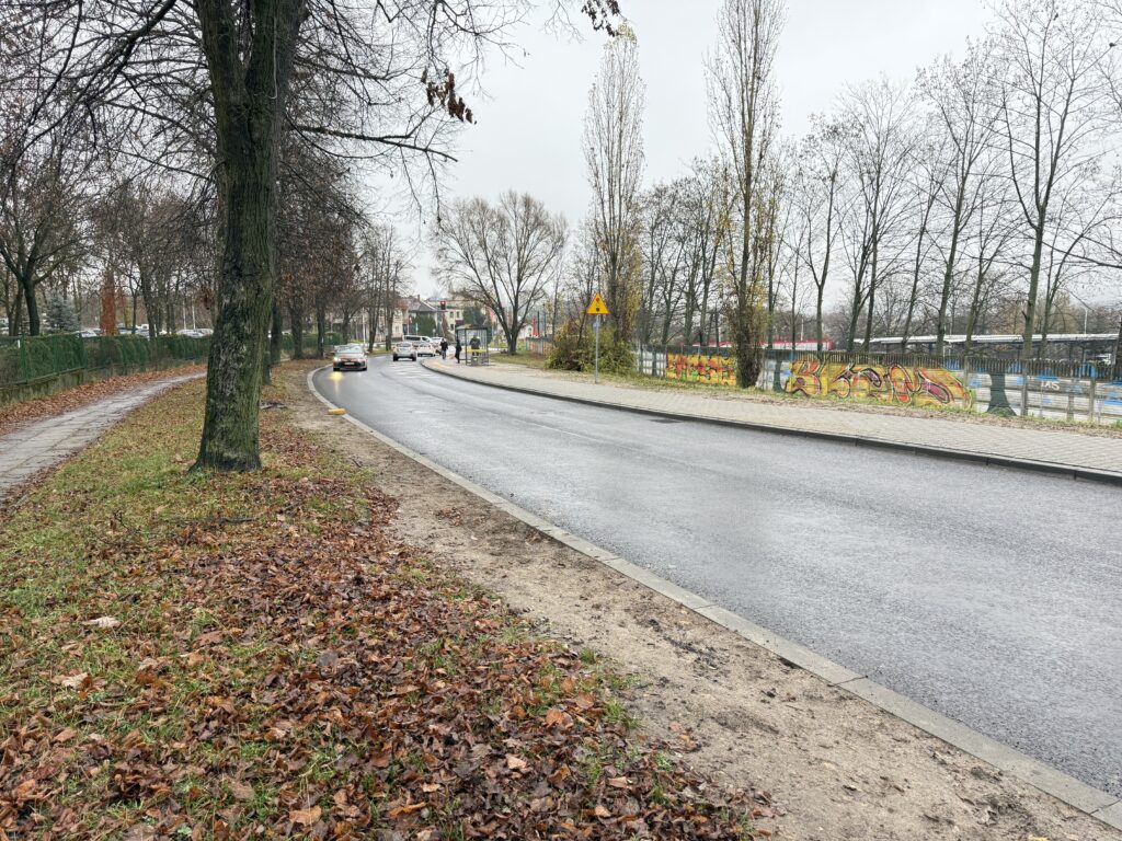 Ulica Kołłątaja po remoncie nakładkowym - jesień 2025