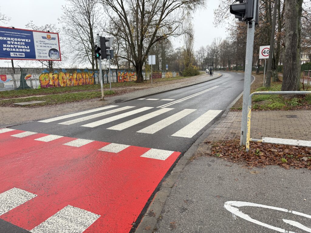 Ulica Kołłątaja po remoncie nakładkowym - jesień 2025