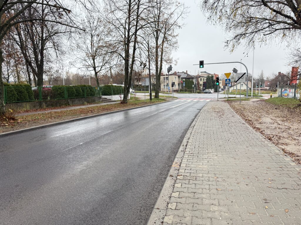 Ulica Kołłątaja po remoncie nakładkowym - jesień 2025