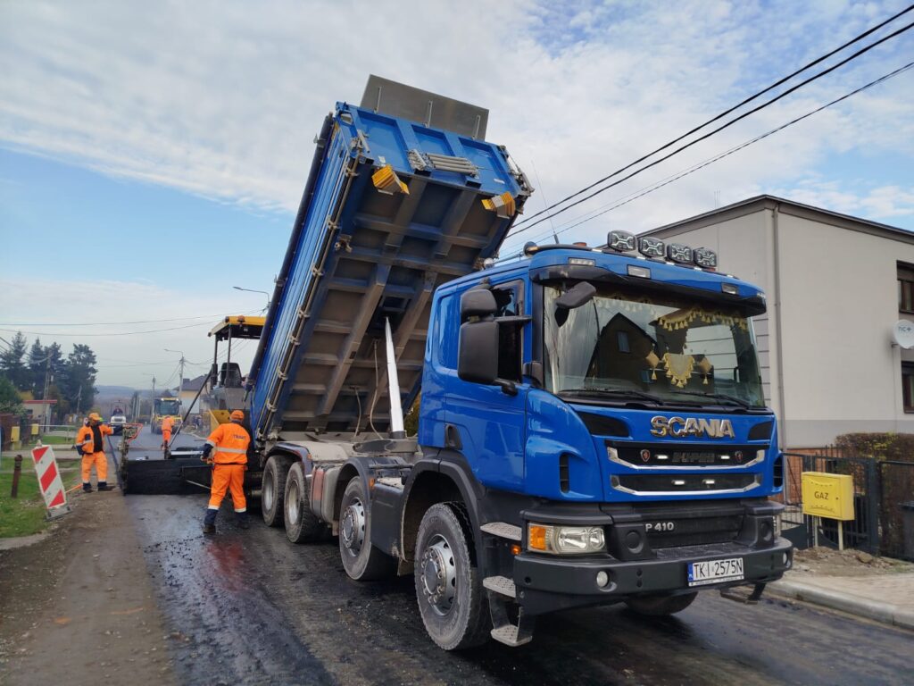 Remont nakładkowy na ulicy Łazy