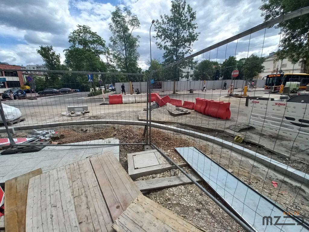 Modernizacja Złotej w ramach 13 ulic