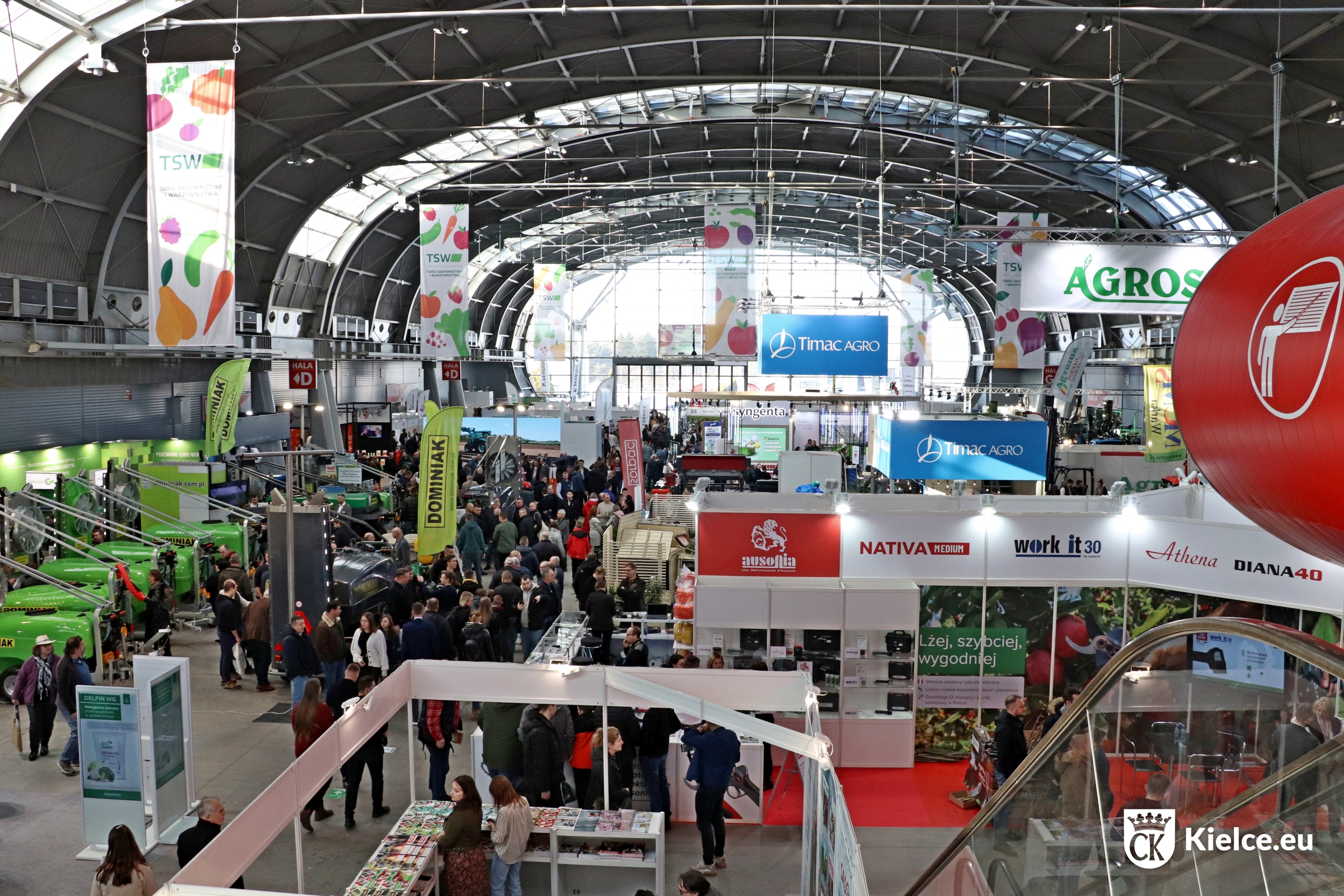 Hala targowa podczas 14-tych Targów Sadownictwa i Warzywnictwa