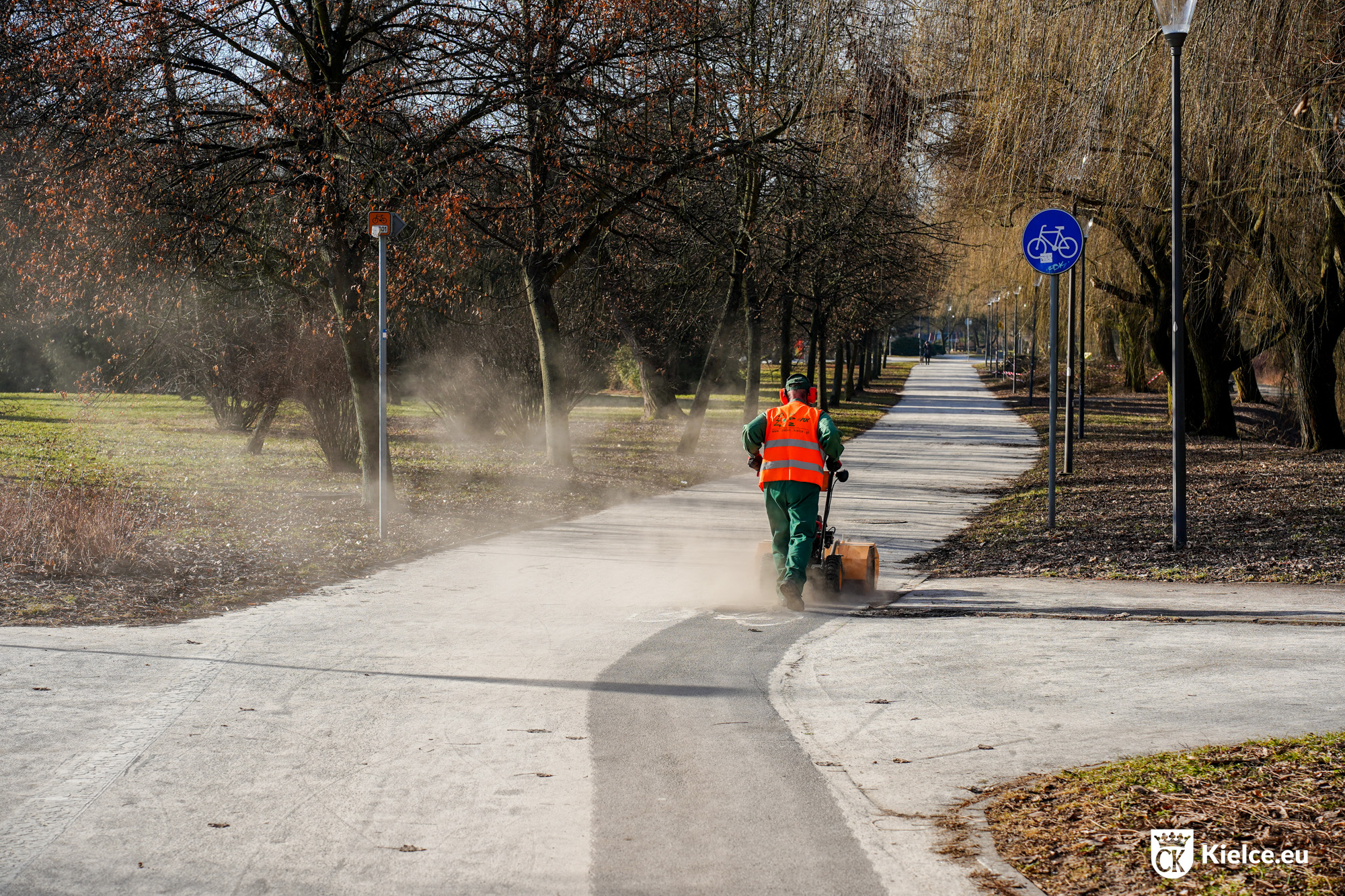 Sprzyjająca aura przyspieszyła pozimowe sprzątanie