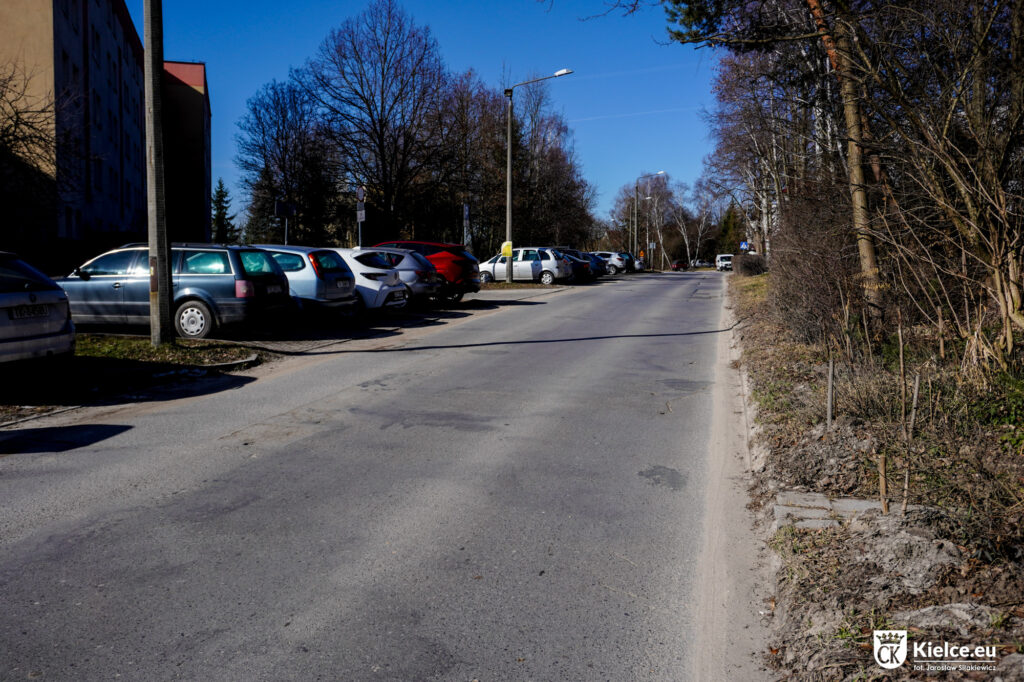Ulica Fosforytowa przed remontem nakładkowym