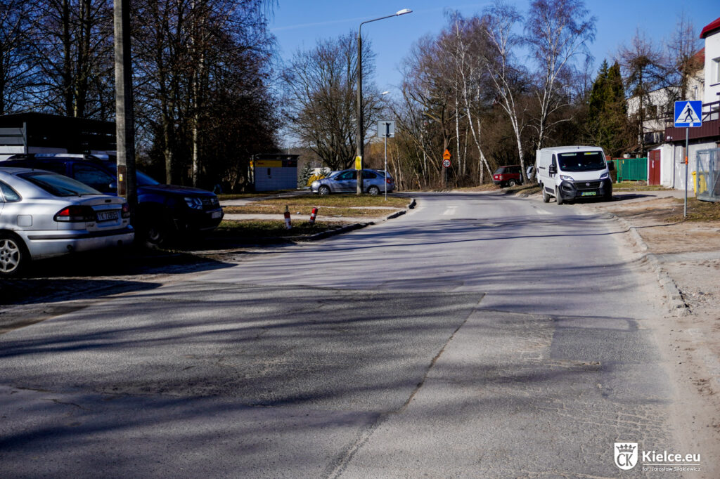 Ulica Fosforytowa przed remontem nakładkowym