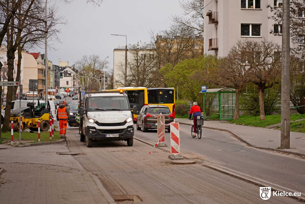 Ulica Zagórska podczas remontu cząstkowego nawierzchni w okolicach skrzyżowania z ulicą Chopina