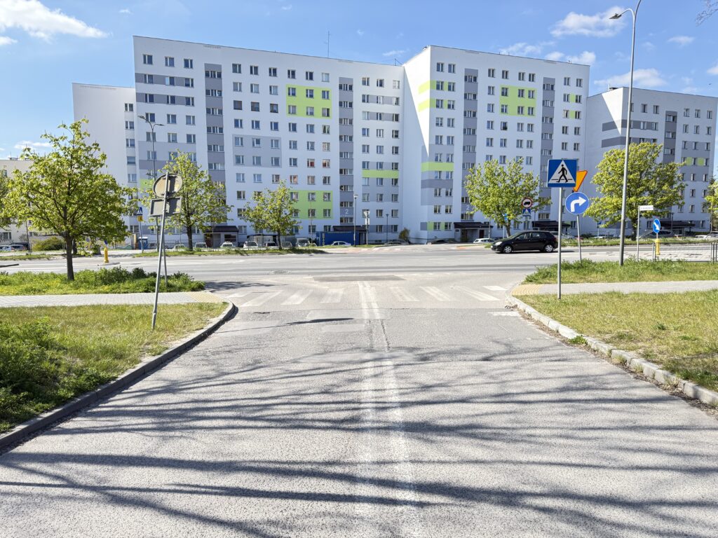 Ulica Biskupa Mieczysława Jaworskiego - wyjazd z Osiedla Świętokrzyskiego