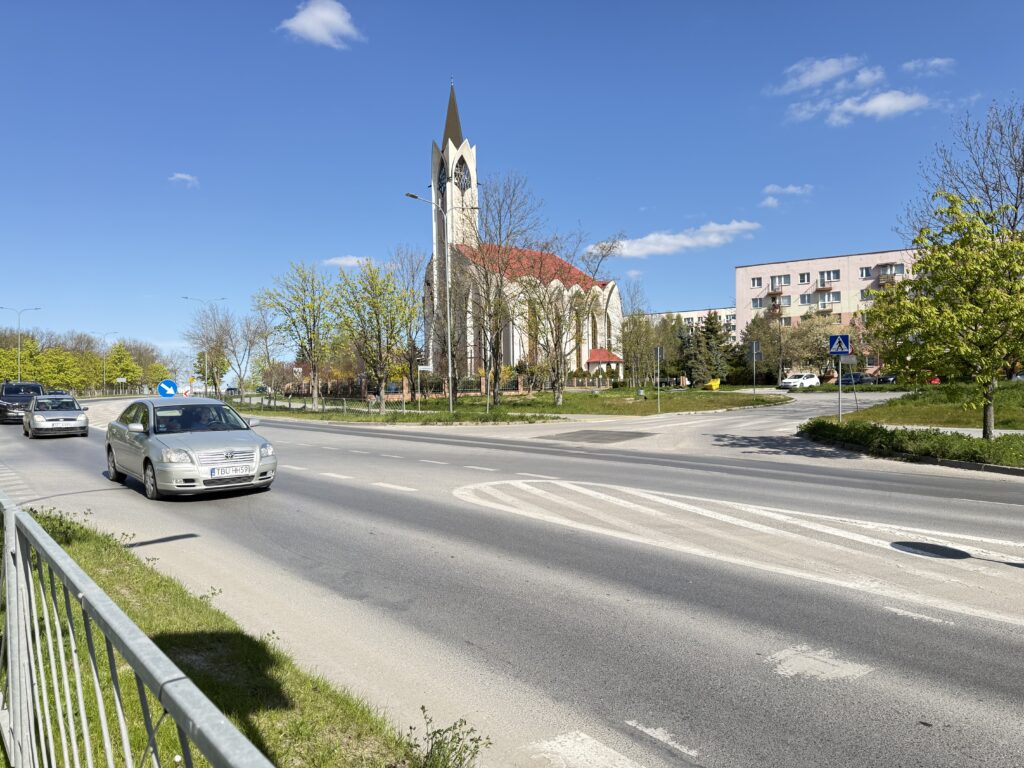 Ulica Biskupa Mieczysława Jaworskiego - wyjazd z Osiedla Świętokrzyskiego