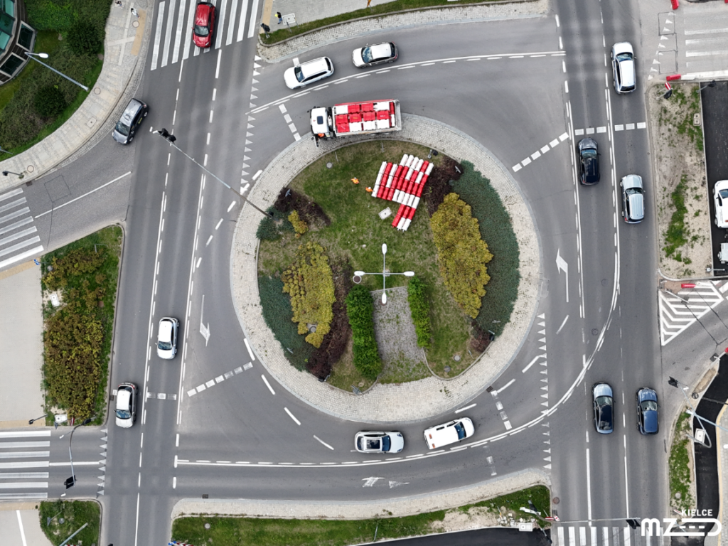 Skrzyżowanie ulic: Żelazna, Czarnowska, Gosiewskiego